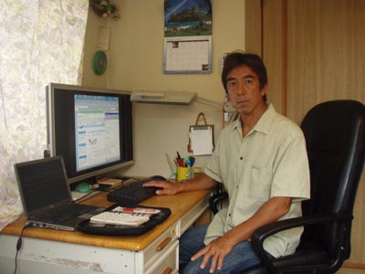 This is Masaru Shimbo, an owner. (It is working with a personal computer.)