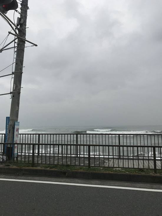 台風スウェルで波乗り