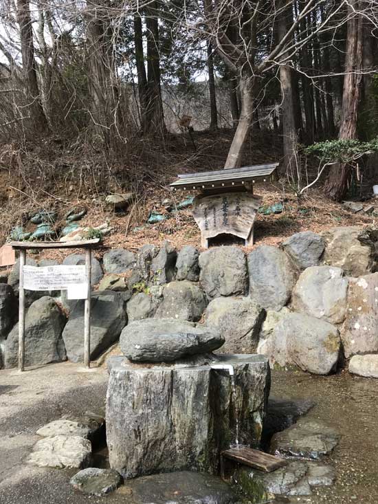 山道の掃除 Cleaning the mountain path