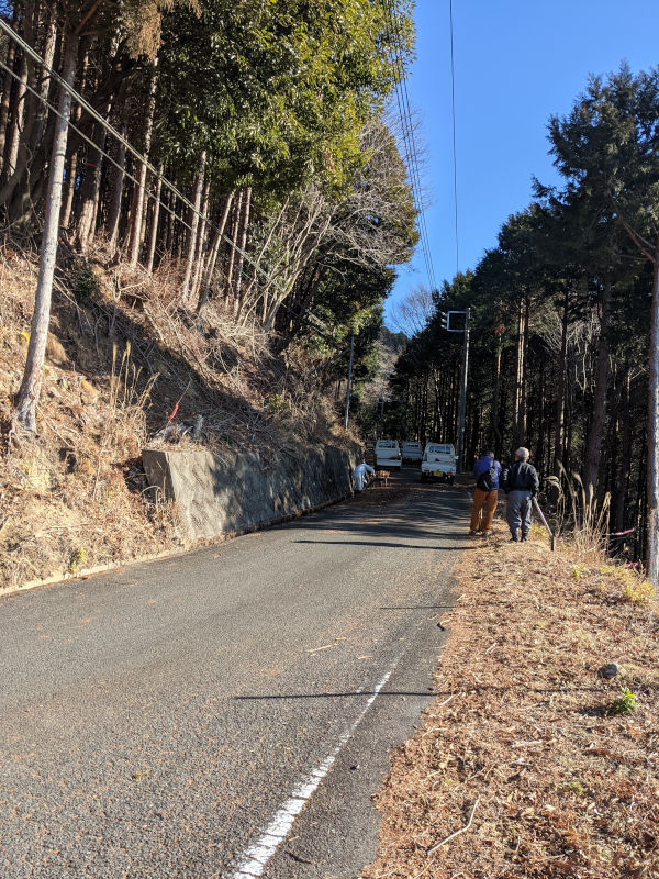 山道清掃作業の様子