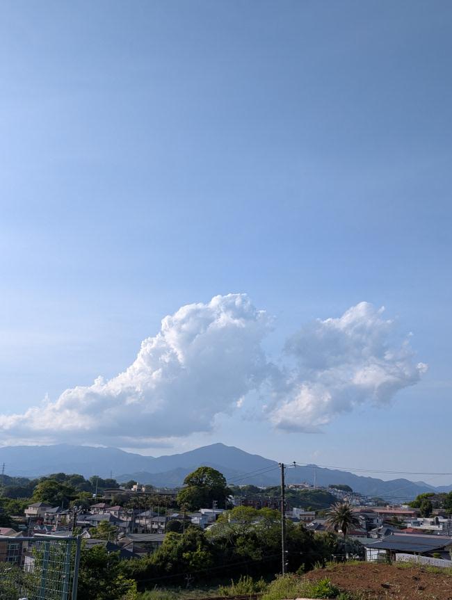 マーライオン雲 A cloud that looks like the Merlion