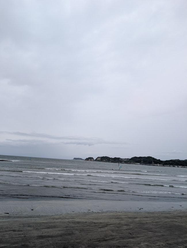台風のうねりはあるけど、風が・・・ There are typhoon swells, but the wind is...