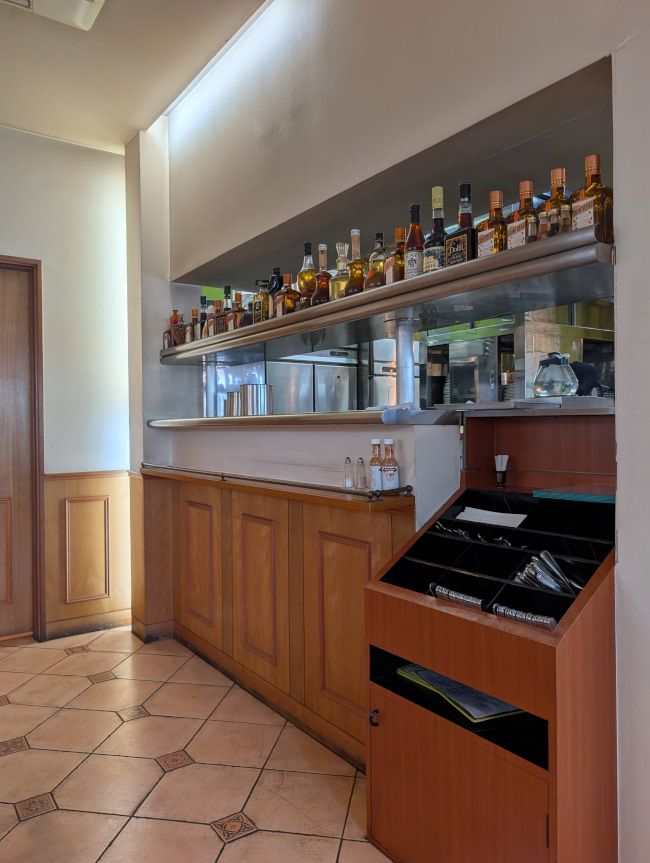 レストラン EAT（イート）高村店